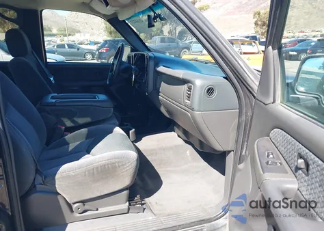 2004 Chevrolet Avalanche 1500 from USA, damaged, VIN 3GNEC12T24G277705